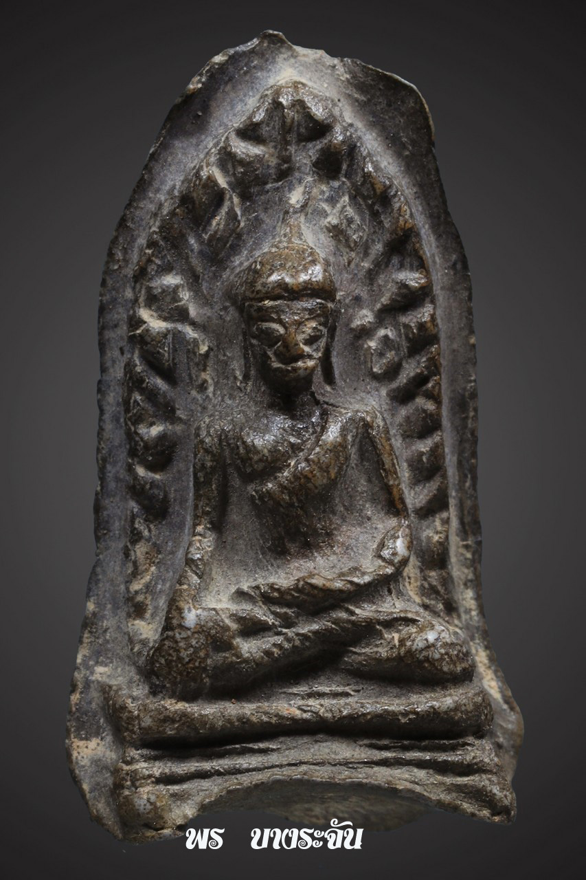 其中拍洛 (Phra Rod)造型佛牌, 在泰國北部的喃奔府 (Lamphun)的 Wat Mahawan